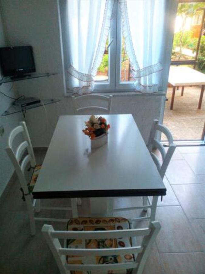App Anita Apartment Premantura Bagian luar foto