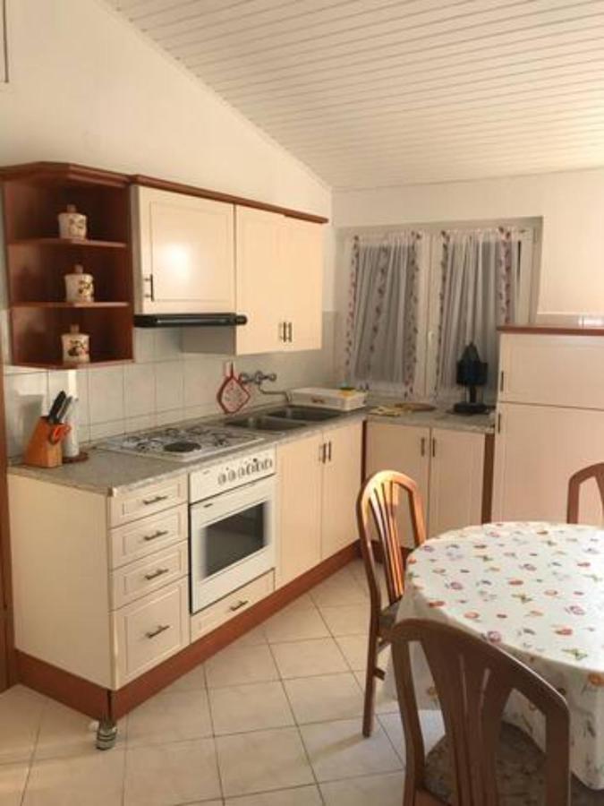 App Anita Apartment Premantura Bagian luar foto